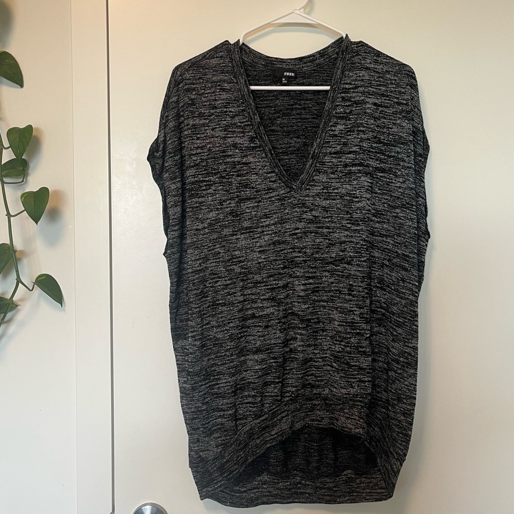 💫WILFRED FREE ARITZIA V-Neck T-Shirt Medium